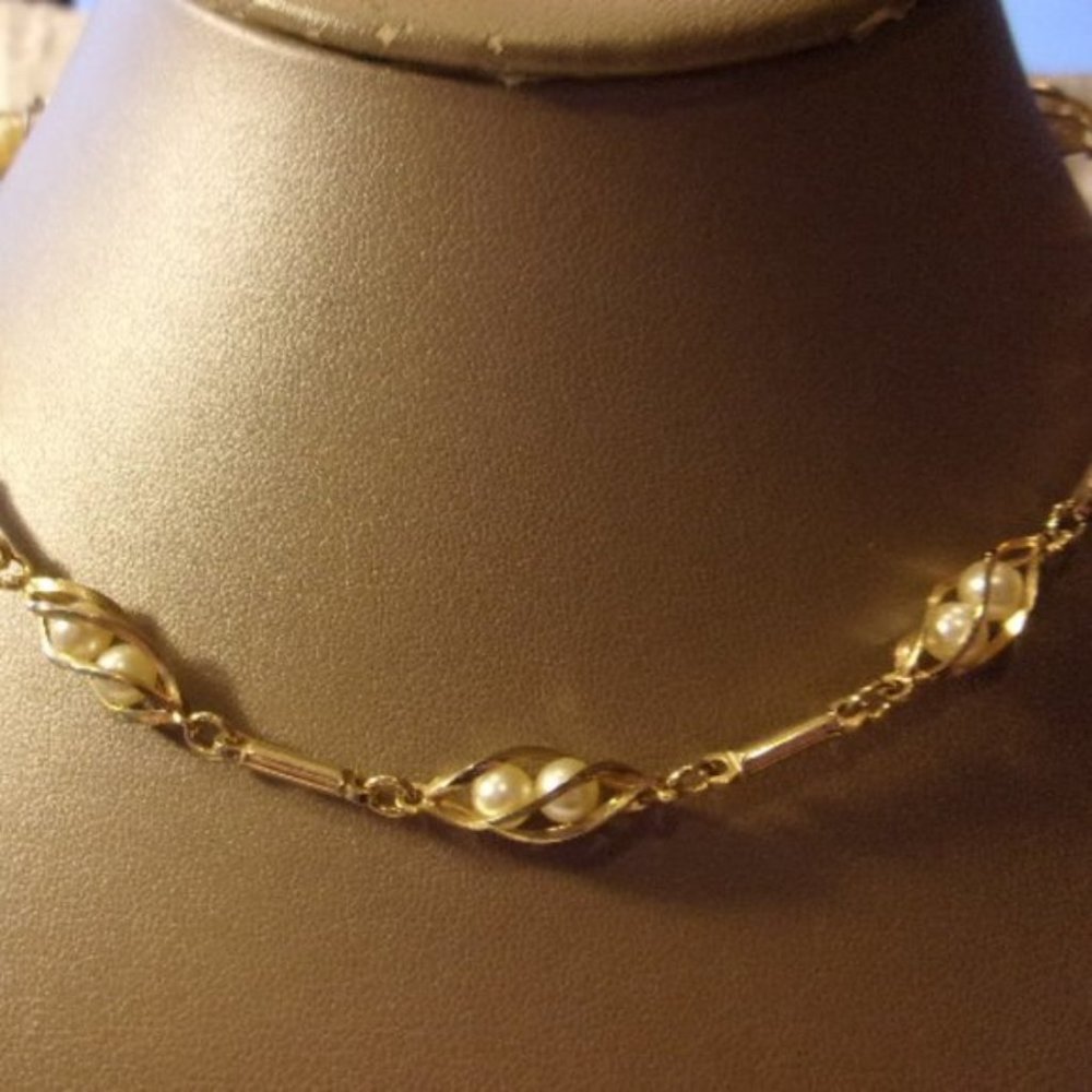 "Sarah Coventry Twirling Pearls Choker Necklace "